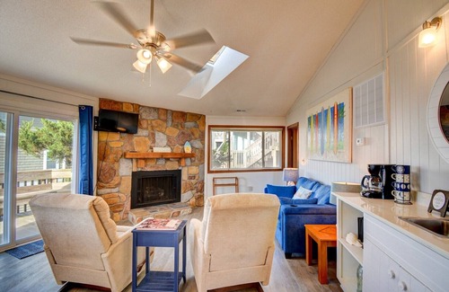 Topsail Beach House | Adorable Renovated Beach Cottage - Steps to the Beach Access!