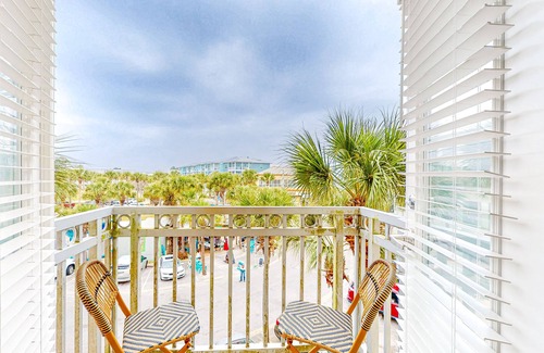 Gulf Place Apartment | Adorable studio for two just steps from the beach - shared pool & tennis courts