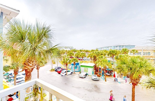 Gulf Place Apartment | Adorable studio for two just steps from the beach - shared pool & tennis courts