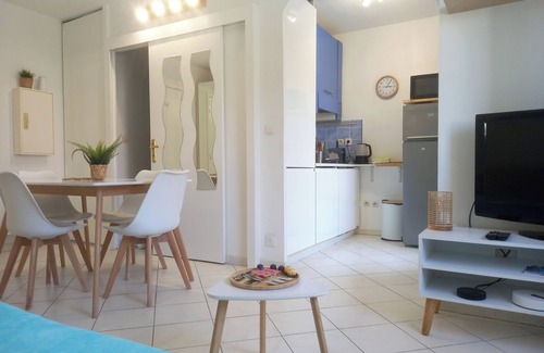 Cros-de-Cagnes Apartment | Adorable studio 200m from the sea. Fresh, well equipped and close from shops.
