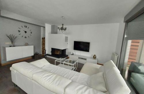 Ciruena Villa | Adosado en Cirueña con Chimenea y barbacoa