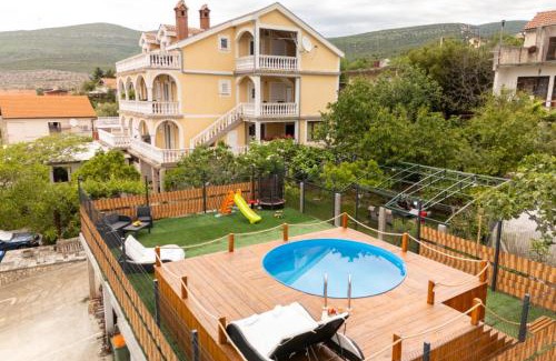 Gornji Karin Apartment | Adriatic Guest House Milić - Summer Rooms