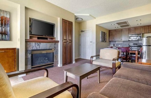 South Lake Tahoe Resort | Adventure Awaits at Hilton Vacation Club Lake Tahoe : Scenic Views & Outdoor Fun