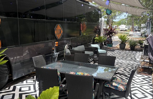 Clermont Villa | Adventure Awaits in This Pet Friendly Tour Bus Conversion!