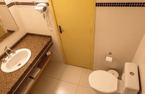 Foz do Iguacu City Centre Hotel | Adventure Awaits – Large Triple Twin Stay Near Bird Park & National Park Tours