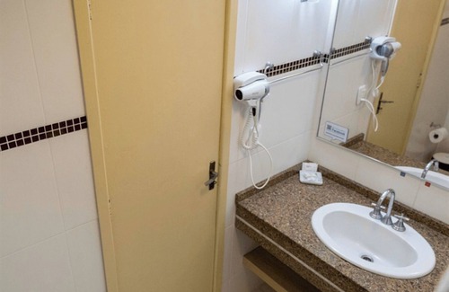 Foz do Iguacu City Centre Hotel | Adventure Awaits – Large Triple Twin Stay Near Bird Park & National Park Tours