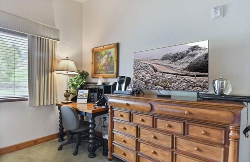Midway Villa | Adventure Hub~Backcountry Ski|Snowmobile|Scuba Diving Villa 3035-2