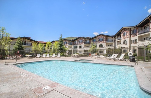 Midway Villa | Adventure Hub~Backcountry Ski|Snowmobile|Scuba Diving Villa 3035-2