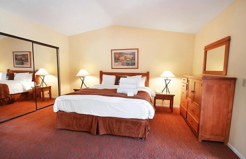 San Diego Country Estates Hotel | Adventure in California! Four Comfortable Units, Pool, Onsite Game Room