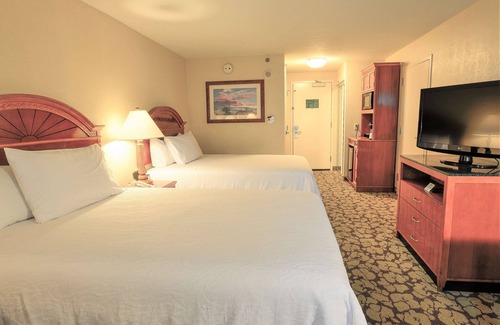 Chinatown Hotel | Adventure-Ready Stay with Pool, Free Breakfast and Near Meyerland Park | 3 Units