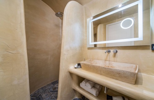 Pyrgos Hotel | Aegean Blue Luxury Suites