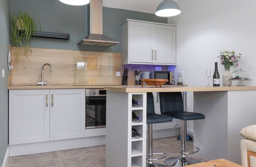 Garn Fadryn Cottage | AEL-Y-BRYN, romantic, with a garden in Tudweiliog