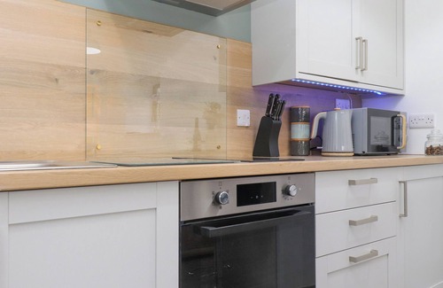 Garn Fadryn Cottage | AEL-Y-BRYN, romantic, with a garden in Tudweiliog