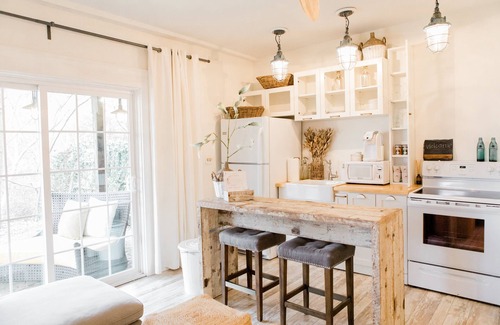 Mount Adams Apartment | Aesthetically Pleasing - Tranquil and Serene