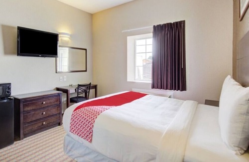 Dilley House | Affordability Meets Comfort! Near Gosch Athletic Field! Free Breakfast!