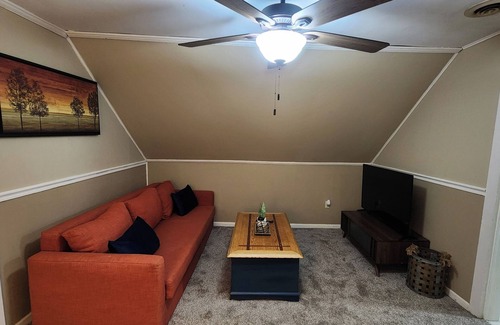 Huntley Apartment | Affordable 2 Bed Appartment close to the Square: Comfort in the Heart of Huntley