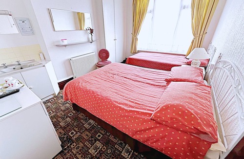 Cleethorpes Hotel | Affordable & comfortable Guest House by Sea Room 1