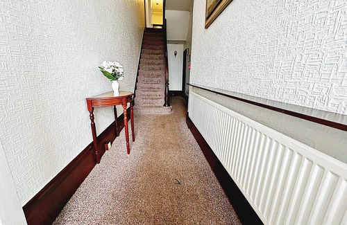 Cleethorpes Hotel | Affordable & Comfortable Guest House Room 4