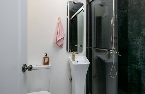 Westlake Apartment | Affordable Queen Studio Near DTLA!