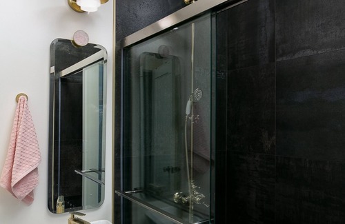 Westlake Apartment | Affordable Queen Studio Near DTLA!