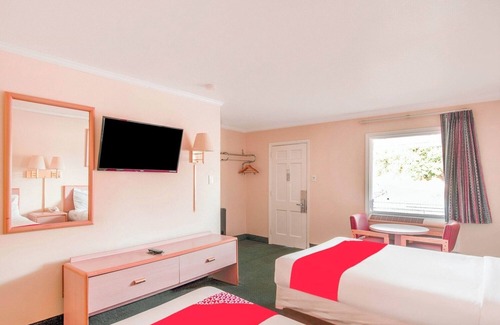 Durham Hotel | Affordable Retreat w/Private Bath + Free Parking Near Downtown Durham