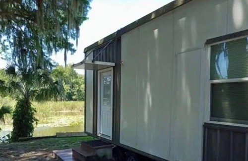 Leesburg House | Affordable Tiny Home with Tranquil View - Palmetto