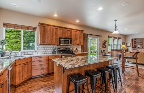 Cle Elum House | Affordable-Two Homes-Private-Stunning Views+PetsOk-LARGE GROUPS
