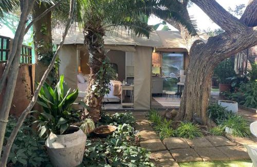 Benoni House | African Paradise - Garden Glamping - Outdoor Shower