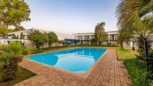 Newcastle Hotel | African Sky Newcastle Inn