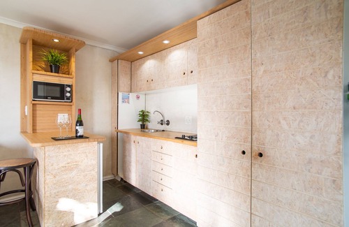 Capri Apartment | African Violet Guest Suites