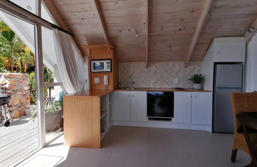 Capri Apartment | African Violet Guest Suites