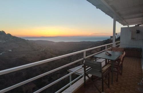 Ioulida Apartment | Aggelos & Melina Studios - Enjoy sunset from Aggelos!
