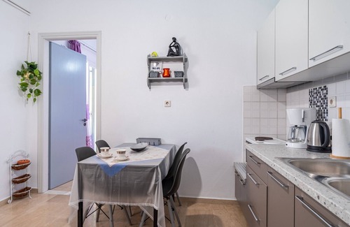 Acharavi Apartment | Aglaia's 7th Branch A Apartment with Mountain View, Wi-Fi and Air Conditioning