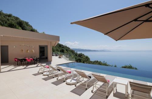 Kentroma Villa | AGNI DREAM Villa luxe face à la mer à Corfou