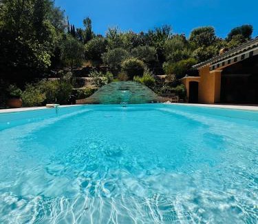 Le Beausset Bed & Breakfast | Agréable chambre d'hôtes avec piscine