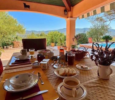 Le Beausset Bed & Breakfast | Agréable chambre d'hôtes avec piscine