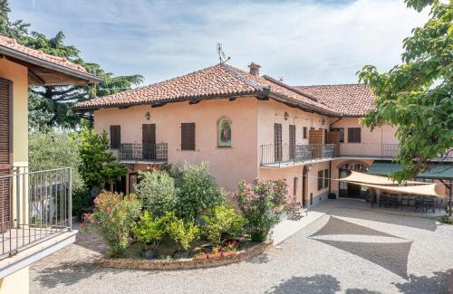 Farigliano House | Agriturismo Cantine Bevione - Family Apartments