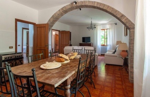 Montelovesco House | Agriturismo Il Poggio, two houses sharing a pool