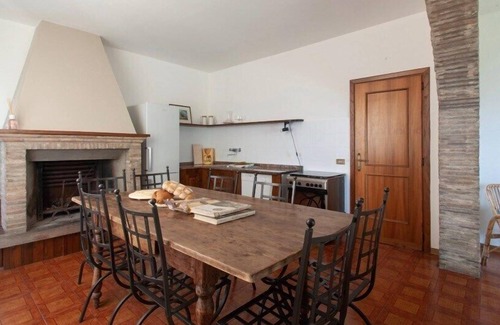 Montelovesco House | Agriturismo Il Poggio, two houses sharing a pool