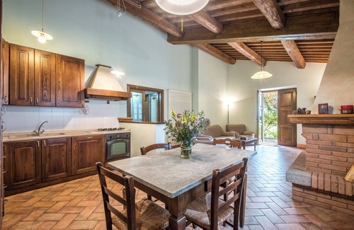 Castiglione d'Orcia Villa | Agriturismo 'Villa Agriturismo Il Pratone' with Mountain View, Private Pool and Wi-Fi