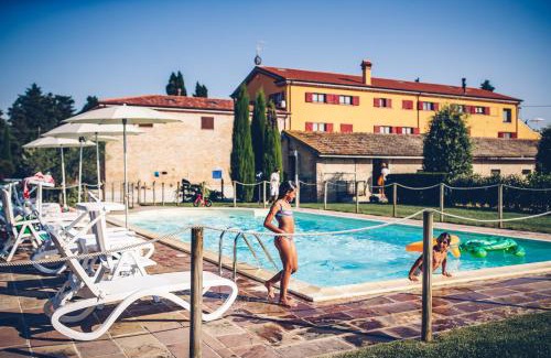 San Lorenzo in Campo Apartment | Agriturismo Miralbello