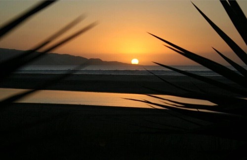 Ahipara House | Ahipara Surf Lodge (Absolute Beachfront!)