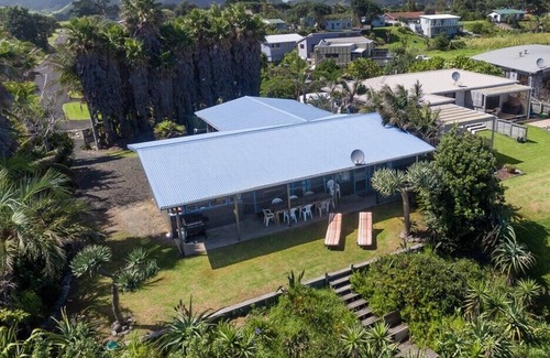 Ahipara House | Ahipara Surf Lodge (Absolute Beachfront!)