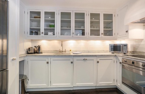Earl's Court Apartment | Ahometorent - Charming Apartment