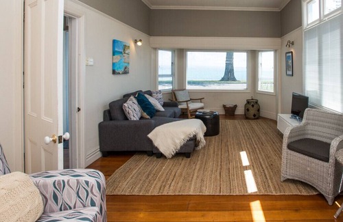 Ahuriri House | Ahuriri Cottage - Napier Holiday Home