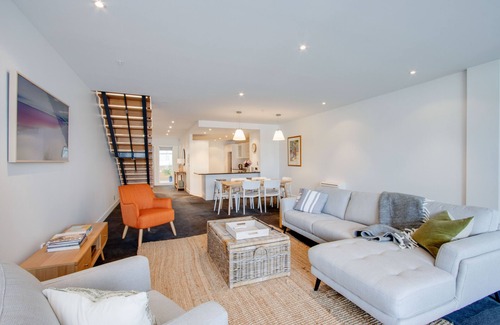 Ahuriri Cottage | Ahuriri Luxury Apartment - Ahuriri Holiday Home