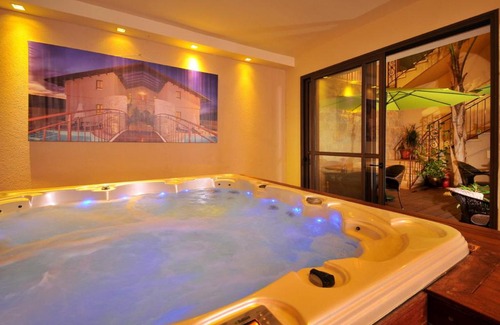 Amka Hotel | Ahuzat Elisheva