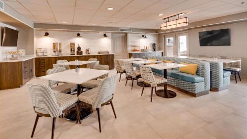 Edwards Business Park Hotel | Aiden by Best Western Scottsdale North