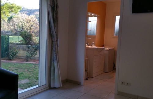 Laroque-des-Alberes House | Air-conditioned gîte with shared pool near Argelès sur Mer