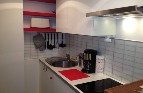 Porquerolles Apartment | Air-conditioned 2-star rental classified 3 stars near quiet amenities